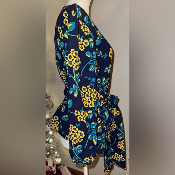 J Crew Floral Drapey Crepe Wrap Top size M EUC - Picture 2 of 12